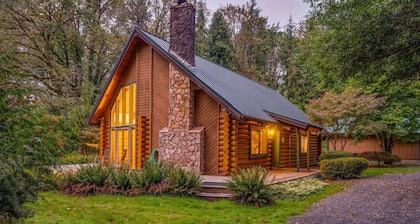Awesome Log Home w/ Separate Cabin on Two Acres, Pet Friendly, Hot Tub, Patio,15 Miles to Mt. Hood