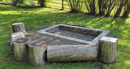 Secluded 77-Acre Retreat, Pet-Friendly Cabin Near Univ. of Idaho & WSU.