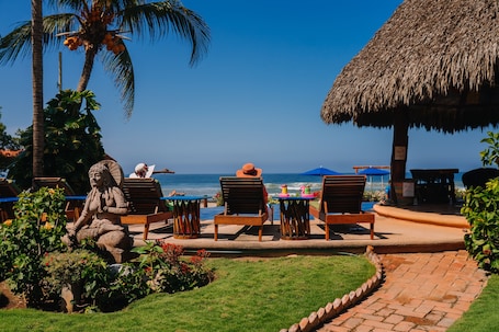 Outdoor pool, pool umbrellas, sun loungers. Tres Mujeres Hotel and Yoga Retreat