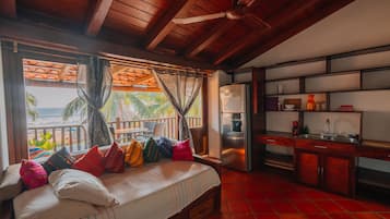 Mariposa Multi bed Suite | 起居區