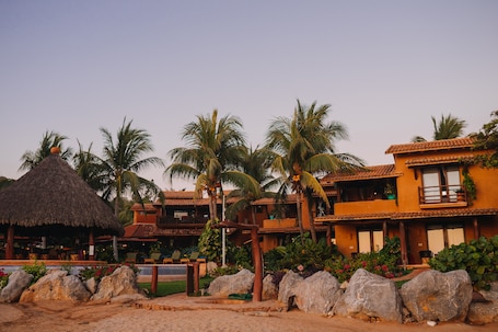 Building design. Tres Mujeres Hotel and Yoga Retreat