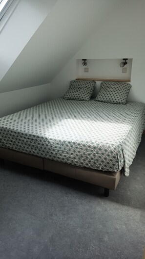 2 quartos, Wi-Fi de cortesia, roupa de cama