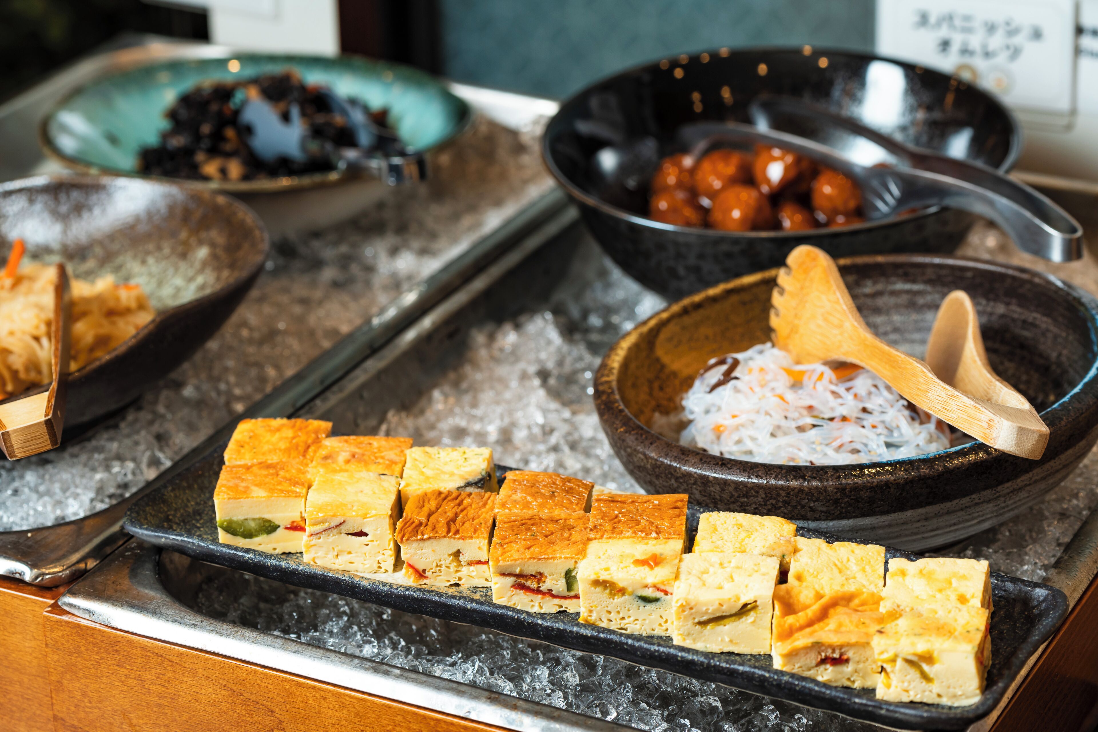 daily buffet breakfast (jpy 1800 per person)