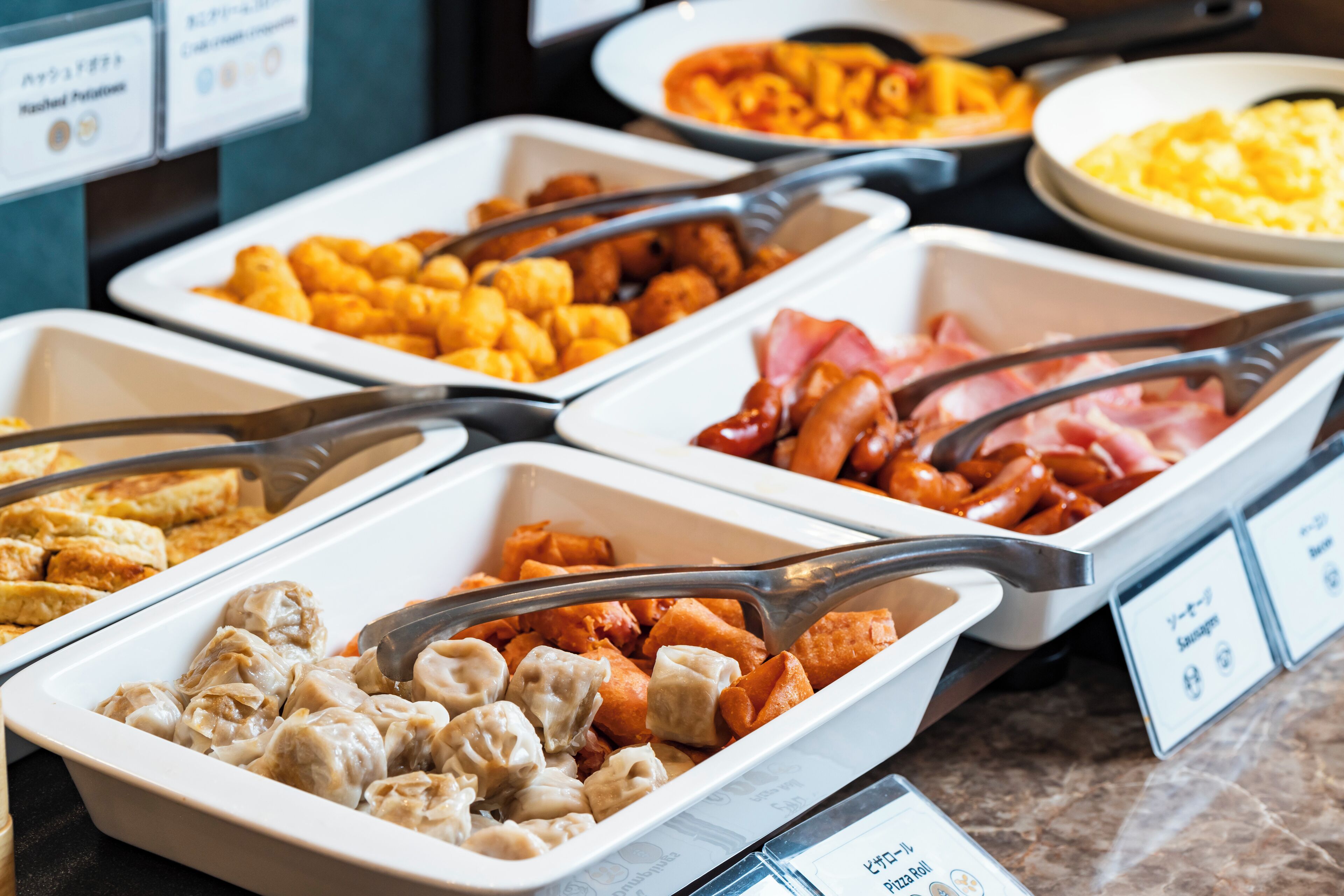 daily buffet breakfast (jpy 1800 per person)