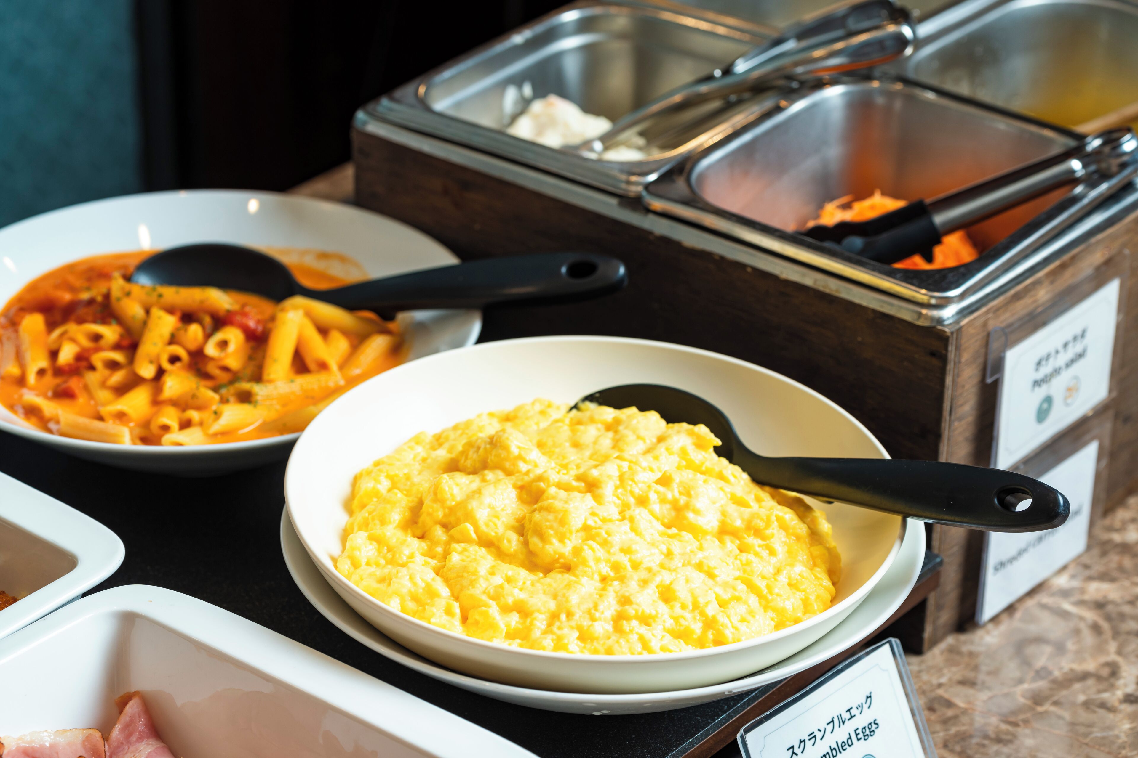 daily buffet breakfast (jpy 1800 per person)