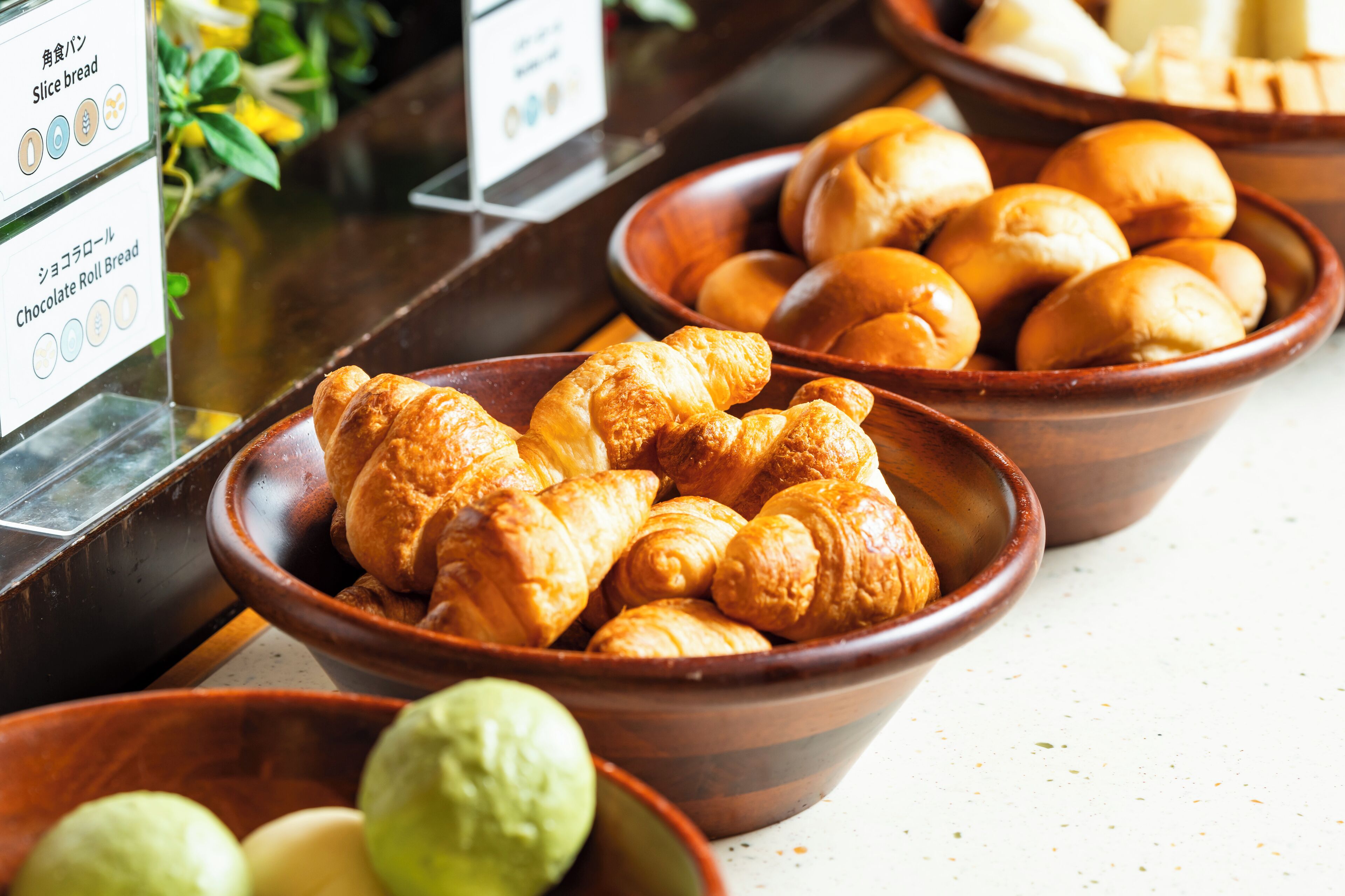 daily buffet breakfast (jpy 1800 per person)