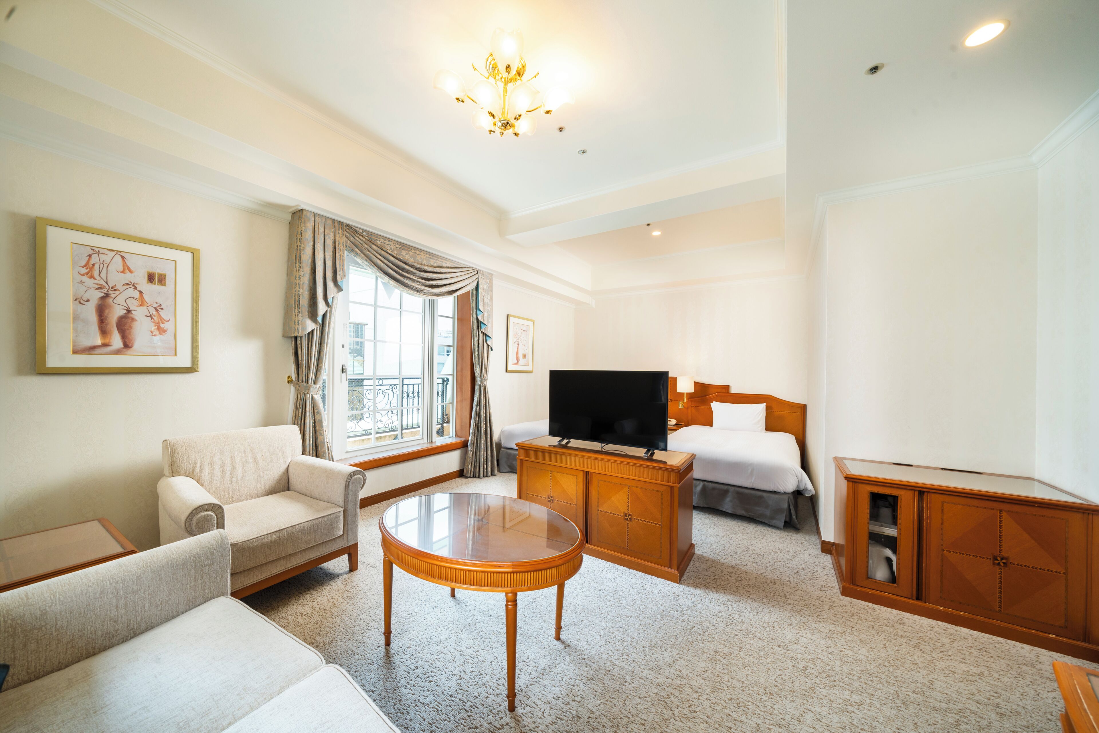 Escritorio, wifi gratis y ropa de cama 