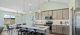 New Home in west Manhattan, Family Friendly and close to KSU!