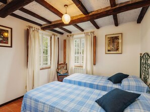2 bedrooms, iron/ironing board, WiFi