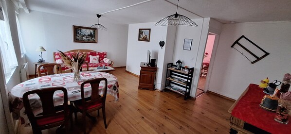 Interior - FAMILY APARTMENT WITH ALL AMENITIES WITHIN WALKING DISTANCE IN THE CITY CENTER (Sainte-Marie-aux-Mines)