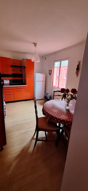 Dining - FAMILY APARTMENT WITH ALL AMENITIES WITHIN WALKING DISTANCE IN THE CITY CENTER (Sainte-Marie-aux-Mines)