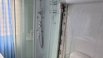 Ducha, toallas, papel higiénico