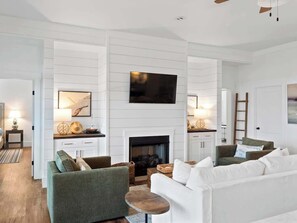 Flat-screen TV, fireplace