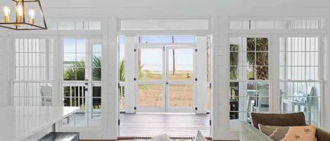 Télévision à écran plat, cheminée