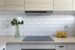 Fridge, dishwasher, coffee/tea maker, electric kettle