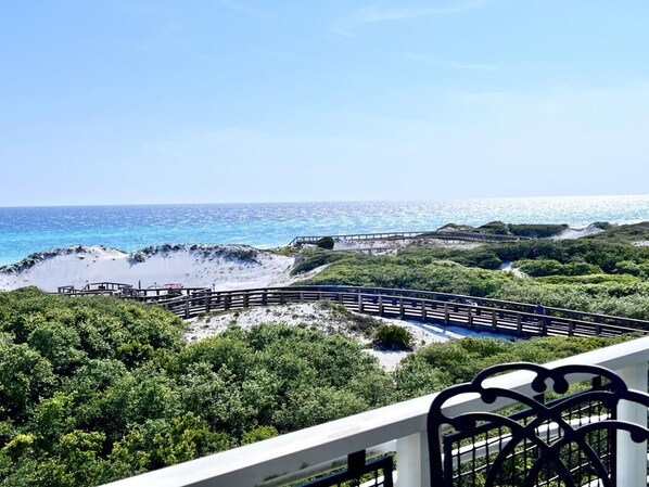 House, 3 Bedrooms | Balcony view