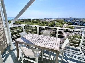 House, 3 Bedrooms | Balcony