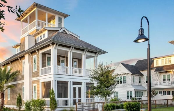House, 5 Bedrooms | Exterior
