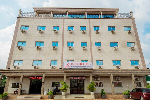 Front of property - ISIS HOTEL (Yaoundé)