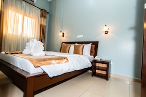 Studio | Desk, free WiFi, bed sheets - ISIS HOTEL (Yaoundé)
