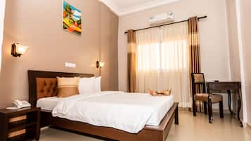 Habitación Premium | Escritorio, wifi gratis, ropa de cama