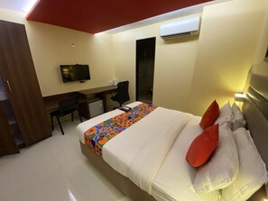 Soundproofing, free WiFi, bed sheets