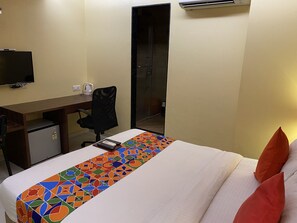 Soundproofing, free WiFi, bed sheets