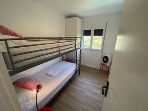 2 bedrooms, free WiFi, bed sheets - TER 31C - Renewed, sea views, A/C and with pool (Torroella de Montgri)