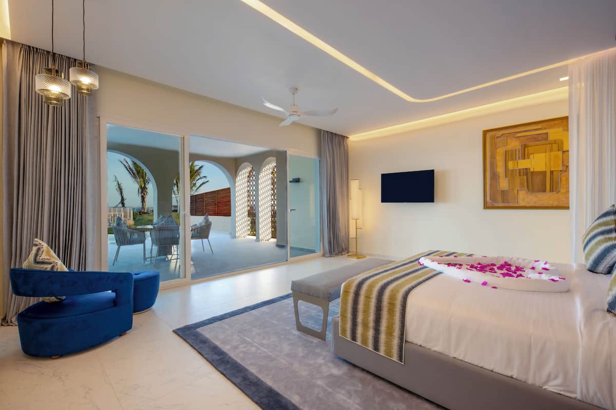Ropa de cama hipoalergénica y minibar con artículos gratuitos