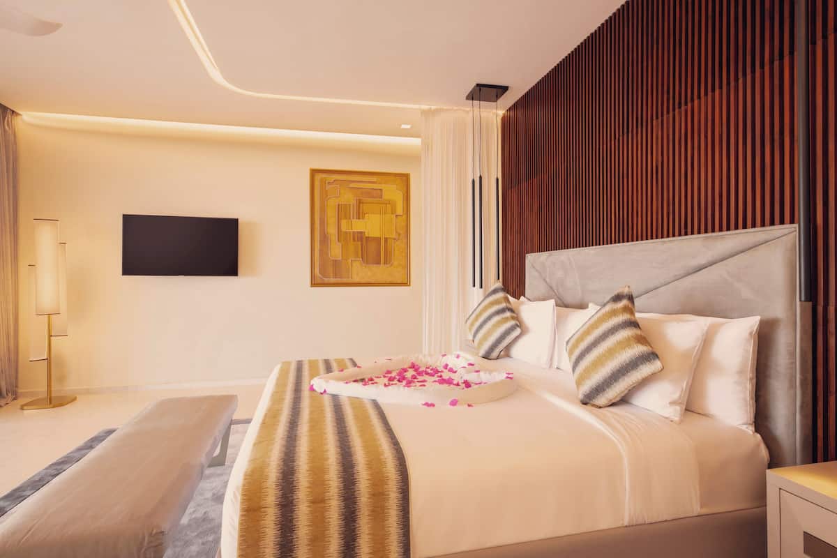 Ropa de cama hipoalergénica y minibar con artículos gratuitos