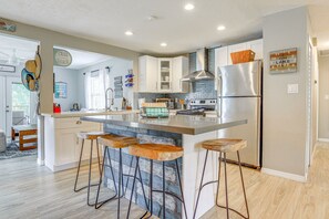 Fridge, microwave, stovetop, dishwasher - Private & Picturesque Escape on Lake Henry! (Lake Placid)