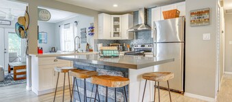 Private & Picturesque Escape on Lake Henry!