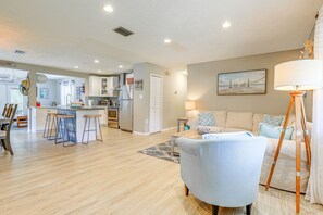 TV, stereo - Private & Picturesque Escape on Lake Henry! (Lake Placid)