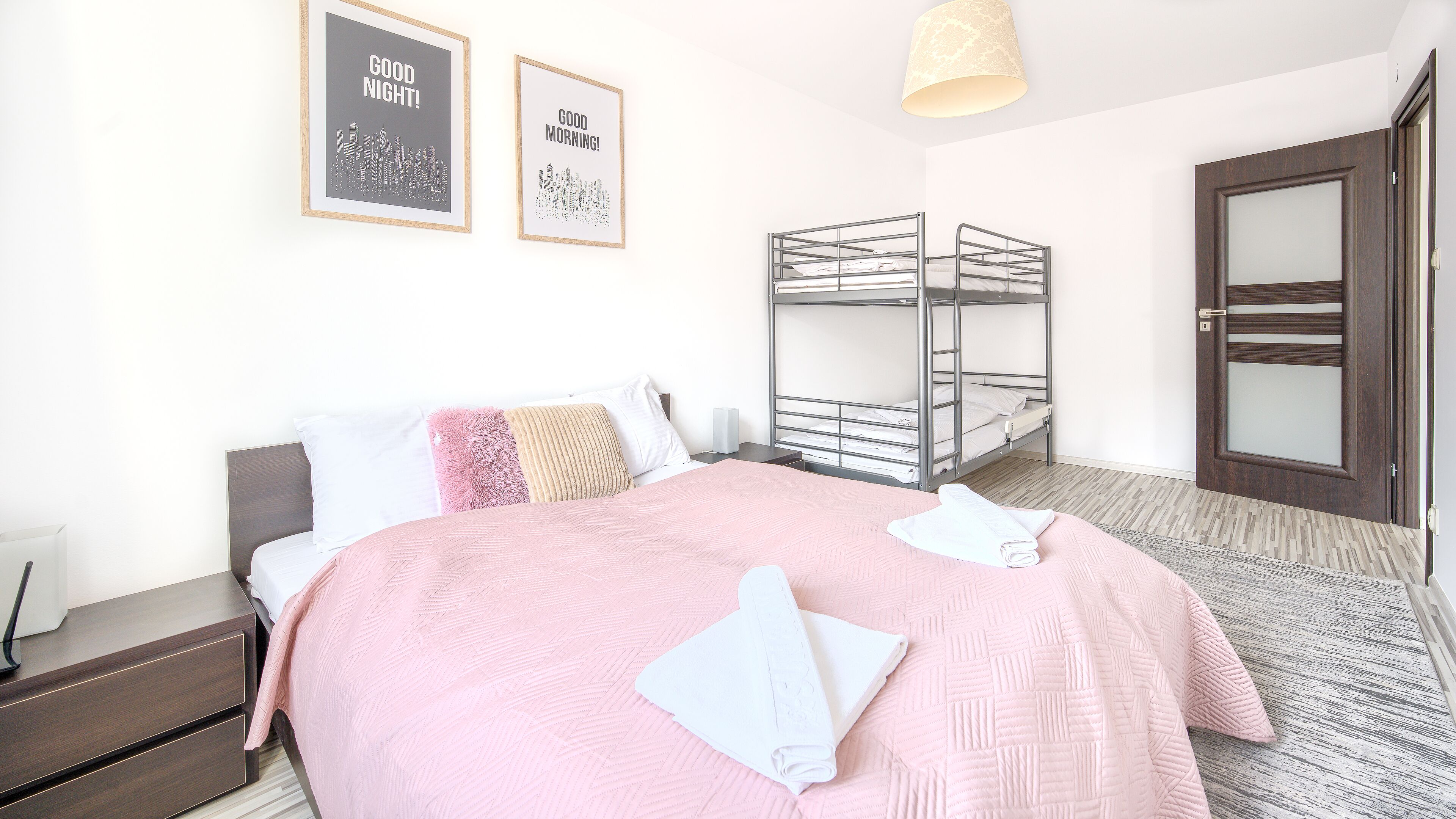 Apartamento (11 - ul. Neptuna 1) | Ferros/tábuas de passar roupa, roupa de cama