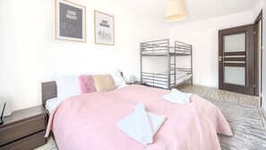 Apartamento (11 - ul. Neptuna 1) | Ferros/tábuas de passar roupa, roupa de cama