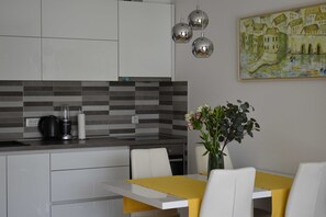 Appartement (Two Bedroom Apartment with Balcony) | Cuisine privée