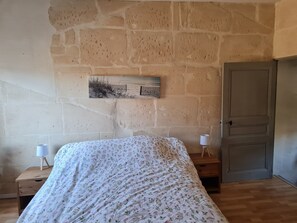 1 habitación, escritorio, tabla de planchar con plancha y wifi gratis 