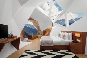 Premium Double Room | Minibar, desk, blackout drapes, soundproofing