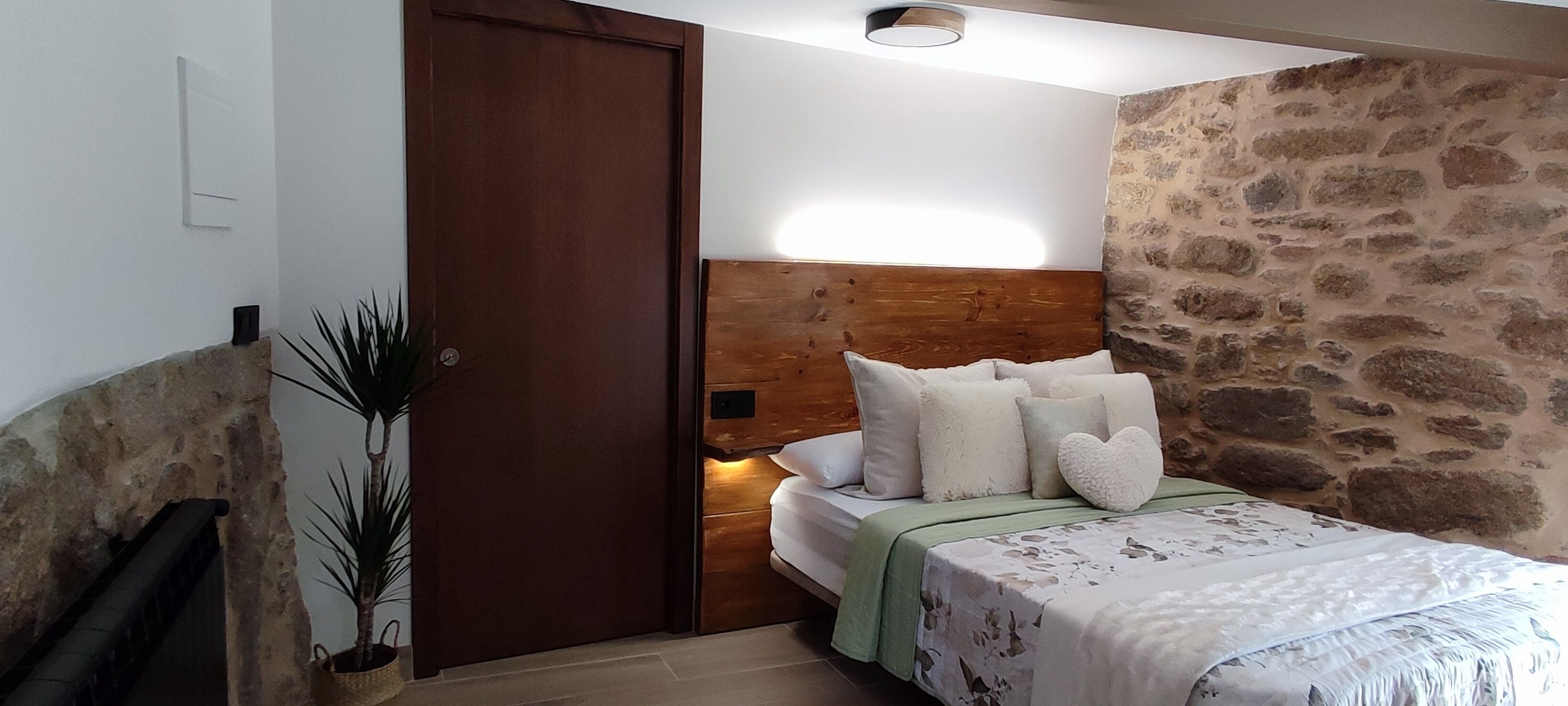 1 Schlafzimmer, Reisekinderbett, Bettwäsche