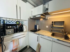 Fridge, microwave, stovetop, coffee/tea maker - Top-Floor Apt, 2 Rooms, 4 Guests, Pool, Parking, Narbonne Beach (Narbonne)