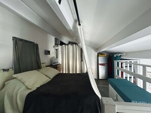 1 bedroom - Top-Floor Apt, 2 Rooms, 4 Guests, Pool, Parking, Narbonne Beach (Narbonne)