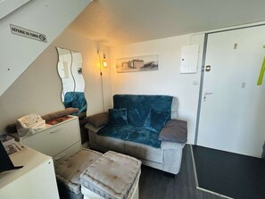 TV - Top-Floor Apt, 2 Rooms, 4 Guests, Pool, Parking, Narbonne Beach (Narbonne)