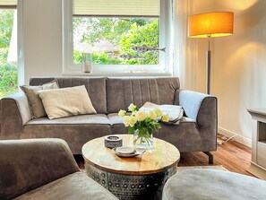 Fernseher, Kamin, Stereoanlage