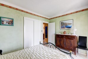 2 bedrooms, iron/ironing board - ALBA 1 3 Roses (Rosas / Roses)