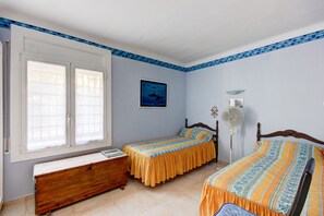 2 bedrooms, iron/ironing board - ALBA 1 3 Roses (Rosas / Roses)