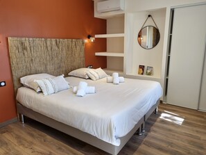 3 bedrooms, travel cot, free WiFi, bed sheets