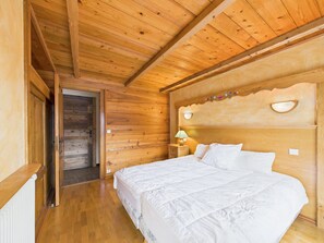 2 bedrooms - Cozy apartment near center and slopes with balcony, parking, sleeps 6 (Les Gets)