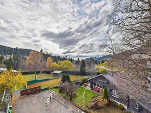 Property grounds - Cozy apartment near center and slopes with balcony, parking, sleeps 6 (Les Gets)