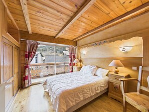 2 bedrooms - Cozy apartment near center and slopes with balcony, parking, sleeps 6 (Les Gets)