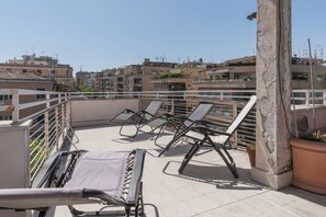 Terrace/patio - GuestHost - Cozy and comfortable 75sqm apartment, able to accommodate up to 6 people, located on the 5th floor with elevator (not suitable for disabled peolple) of a building less than 10 minutes walk away from Bologna Metro stop and the homonymous squ (Roma)